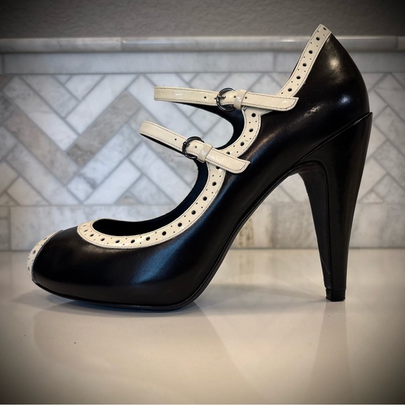 NWT VIA SPIGA Double Strap Mary Jane Peep Pumps Black/Cream w/ brogue - Picture 7 of 13